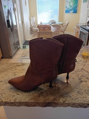 MIA Brown Pointed-Toe  Heeled Boots NWOB